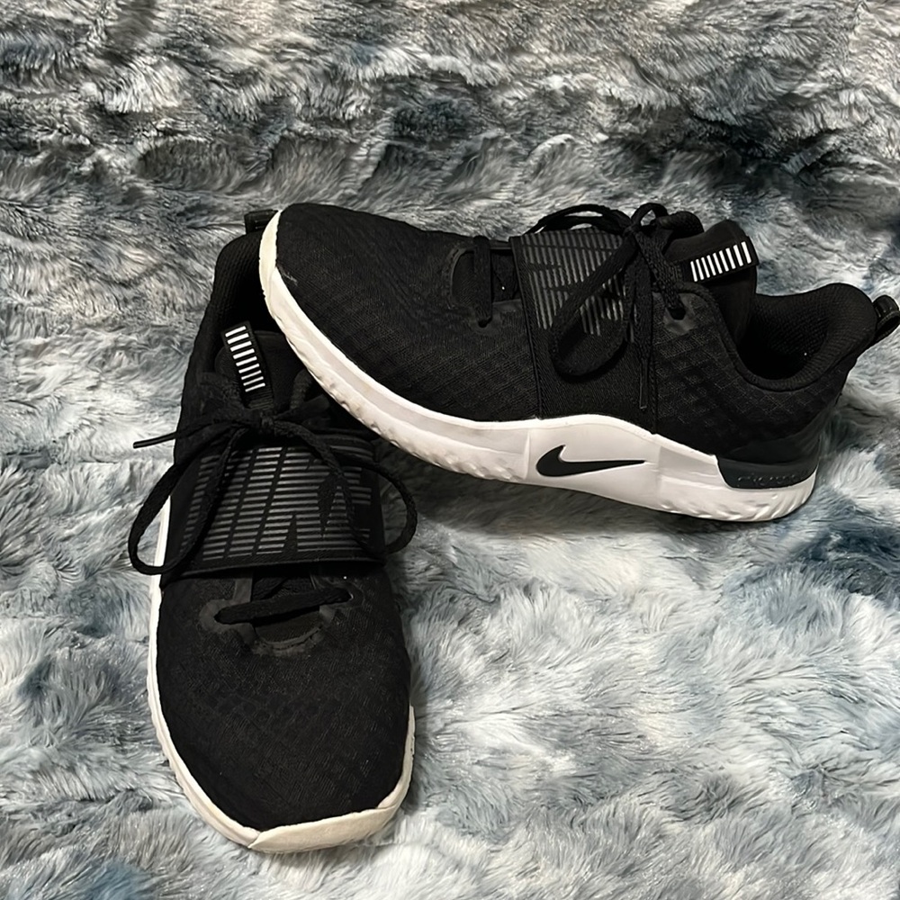 Size 8, color black